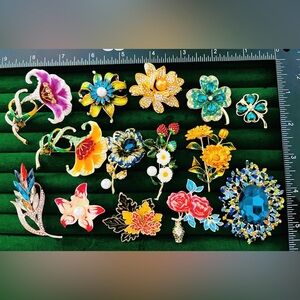 Large Statement Floral Brooch Lot 14Pcs Rhinestone Enamel Gold Tone Flower Pins